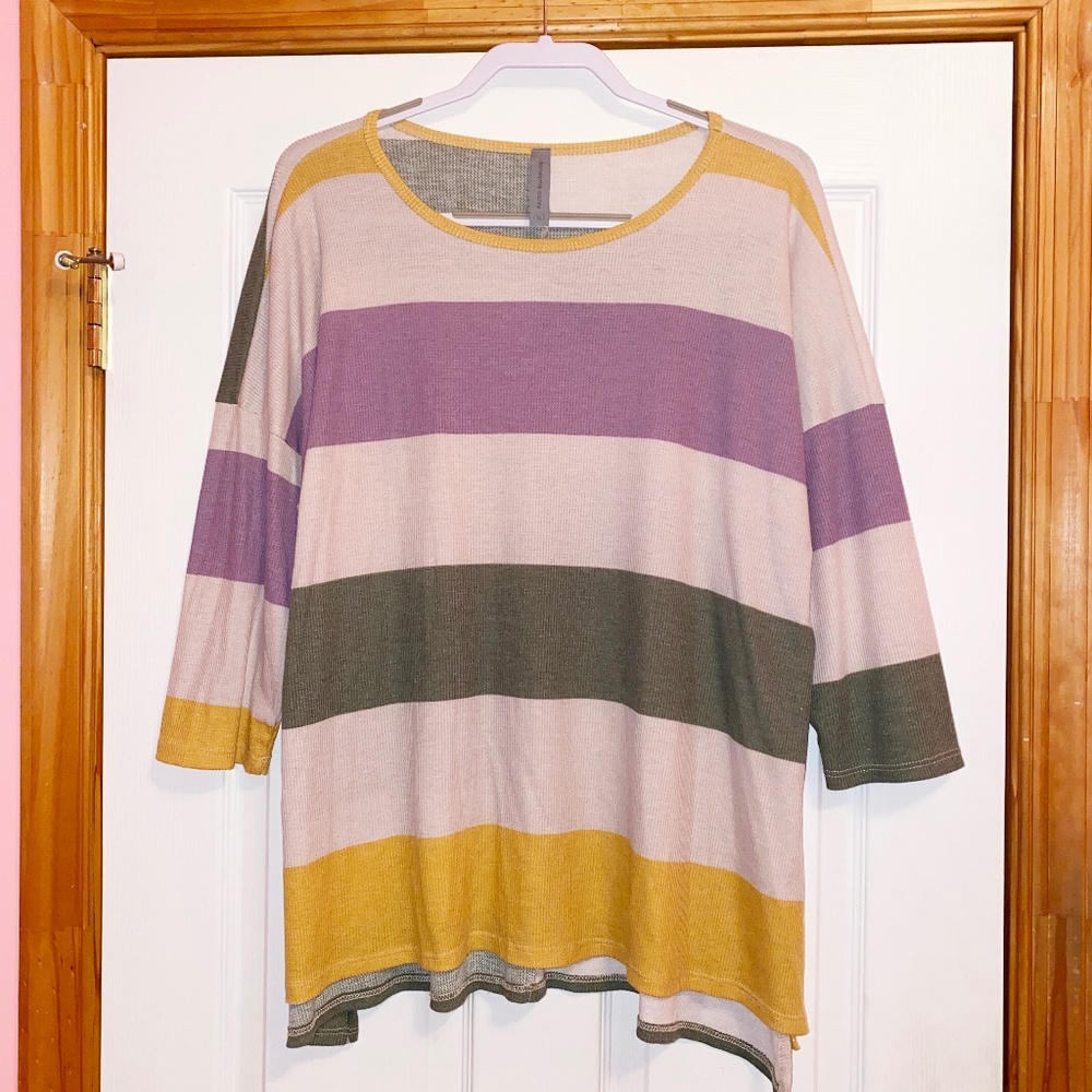 ✨$5!✨ Honeyme Wide Striped Top - Picture 1 of 10